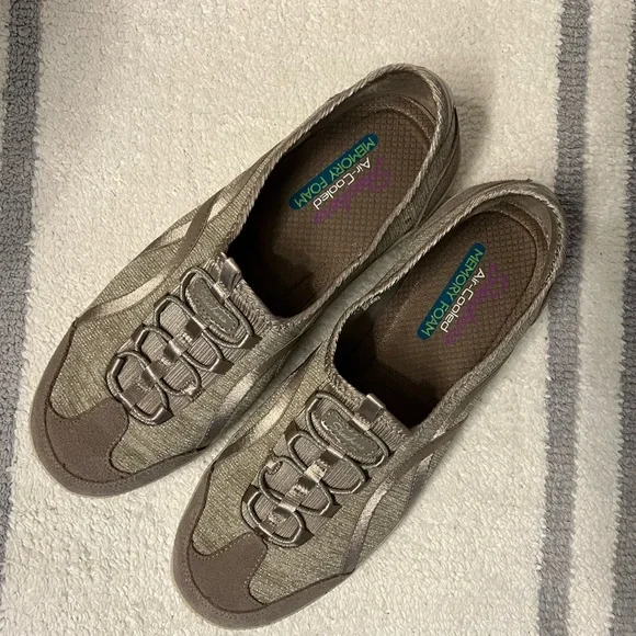 SOLD [JUST IN] Skechers Women's Beige Slip-On Memory Foam Sneakers Sz 9 - Picture 2 of 8